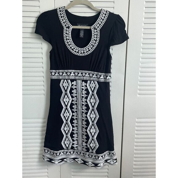 INC International Concepts Embroidered Black & Ivory Short Sleeve Dress Size P  - Picture 1 of 5